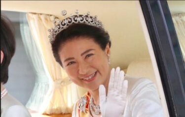 雅子さまの朝見の儀のティアラやワンピースの値段は？ブランドも！
